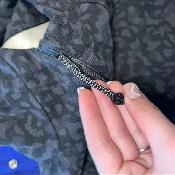 NWOT Lululumeon Scuba Hoodie - Picture 3 of 4